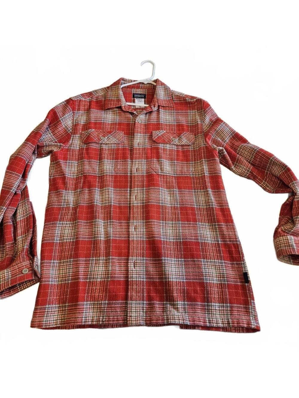 Men's Medium Red Plaid Long-Sleeved Lightweight Fjord Flannel Shirt